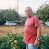 Jean-Paul Casanova à Casanova dans son jardin. © Béatrice Lucchese